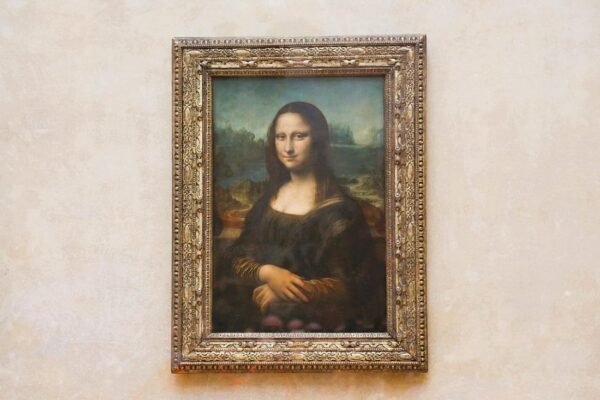 Louvre Museum Masterpieces Guided Tour with Access