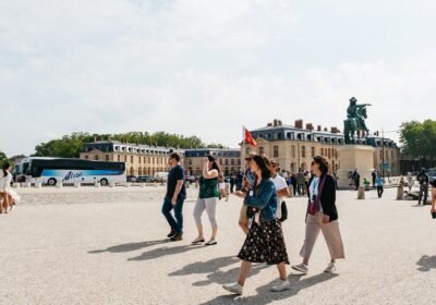 From Paris: Versailles Palace Live Tour with Gardens Access
