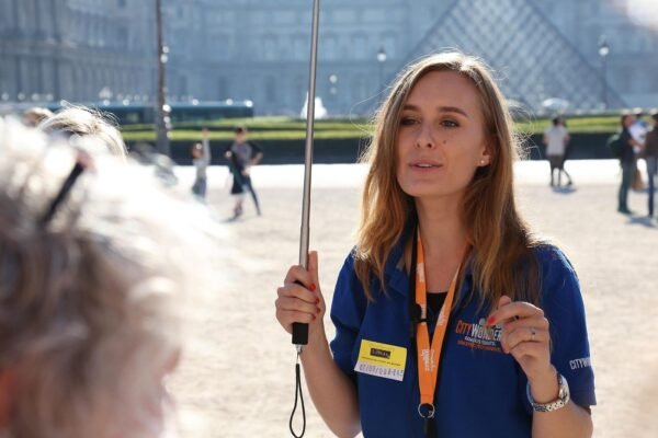 Louvre Museum Masterpieces Guided Tour with Access