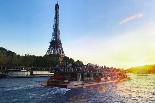 Paris Seine River Sightseeing Cruise with Commentary by Bateaux Parisiens