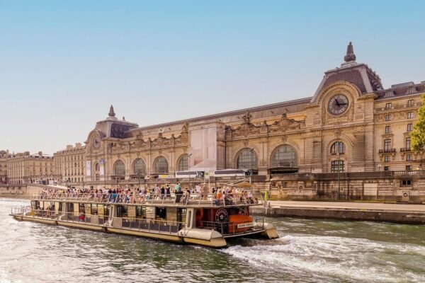 Paris Seine River Sightseeing Cruise with Commentary by Bateaux Parisiens