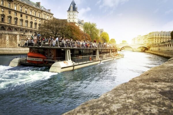 Paris Seine River Sightseeing Cruise with Commentary by Bateaux Parisiens