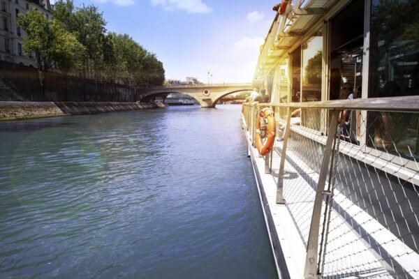 Paris Seine River Sightseeing Cruise with Commentary by Bateaux Parisiens