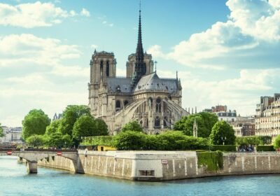 Early Access Paris Notre Dame Cathedral Walking Tour
