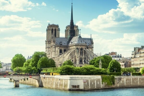 Early Access Paris Notre Dame Cathedral Walking Tour