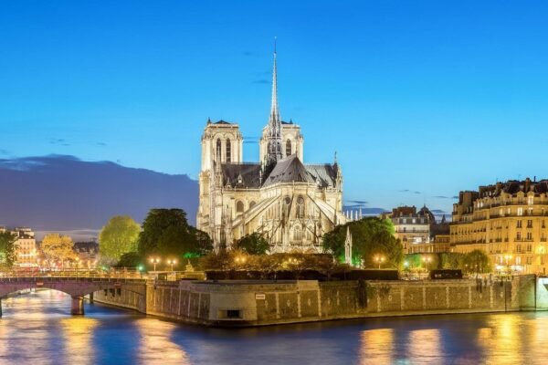 Early Access Paris Notre Dame Cathedral Walking Tour
