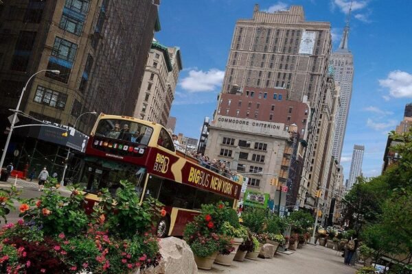 New York: Hop-On Hop-Off Sightseeing Tour by Open-top Bus