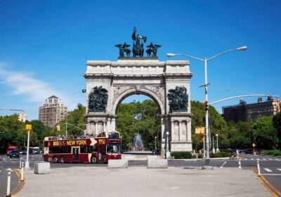 New York: Hop-On Hop-Off Sightseeing Tour by Open-top Bus