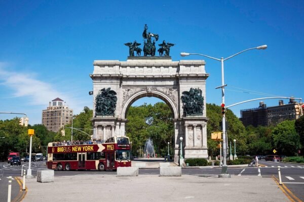 New York: Hop-On Hop-Off Sightseeing Tour by Open-top Bus