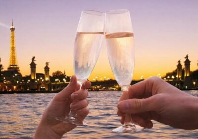 Paris: Seine River Sightseeing Sunset Cruise with Champagne